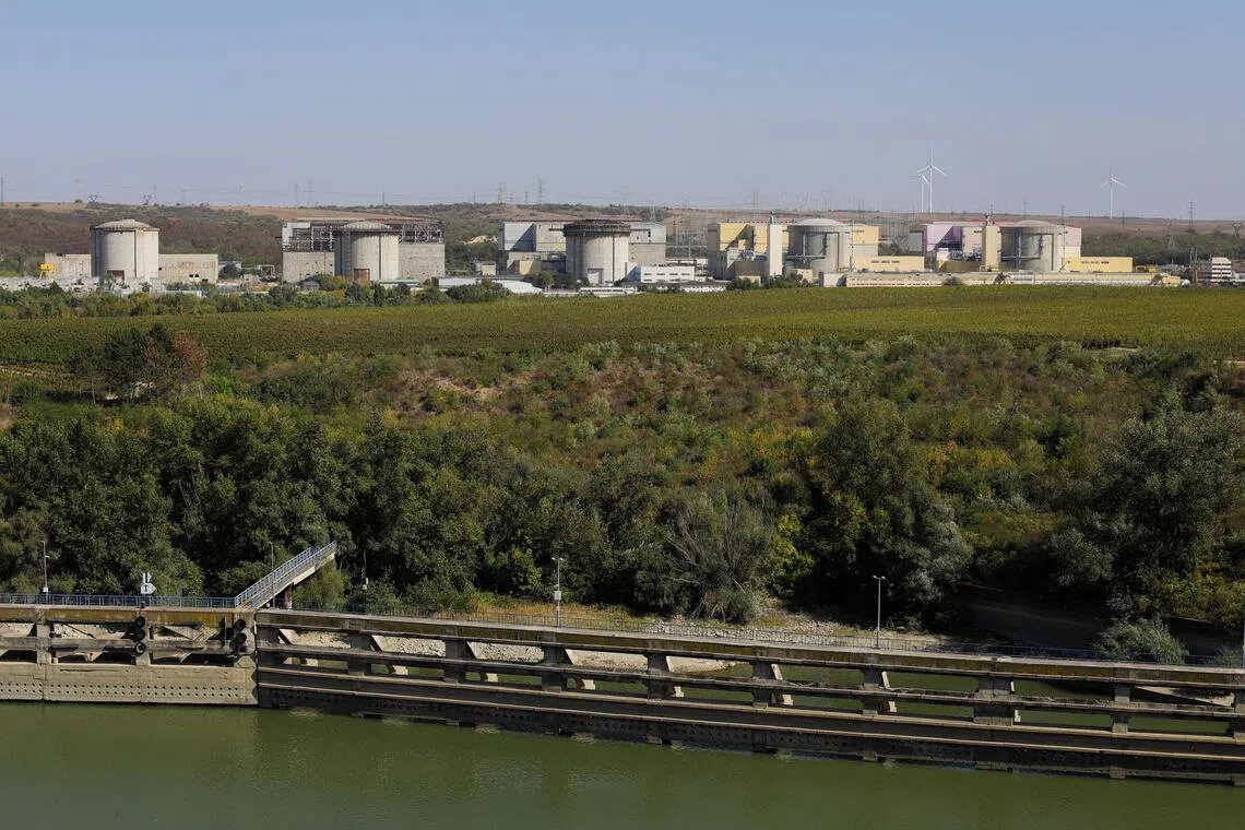 Румънската армия взриви скали в коритото на Дунав, за да осигури охлаждане на АЕЦ „Черна вода" — снимка 2