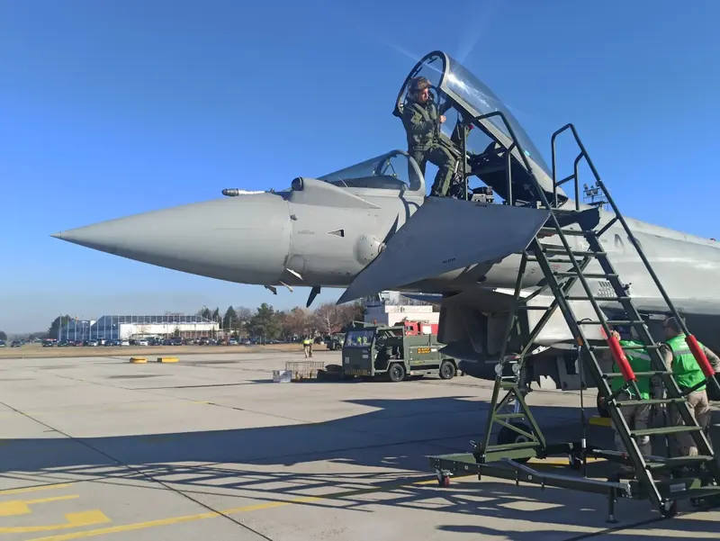 България отново наема чужди изтребители: испански Eurofighter ще пазят небето, докато F-16 остават на хартия — снимка 2